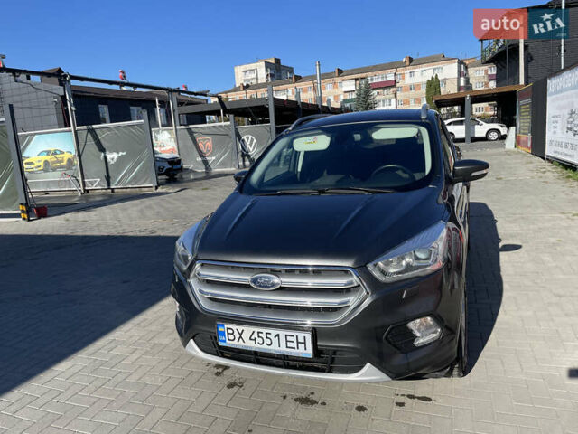 Форд Куга 2019 в Шепетовке на Automoto.ua Серый Форд Куга, объемом двигателя 2 л и пробегом 245 тыс. км за 16000 $, фото 1 на Automoto.ua
