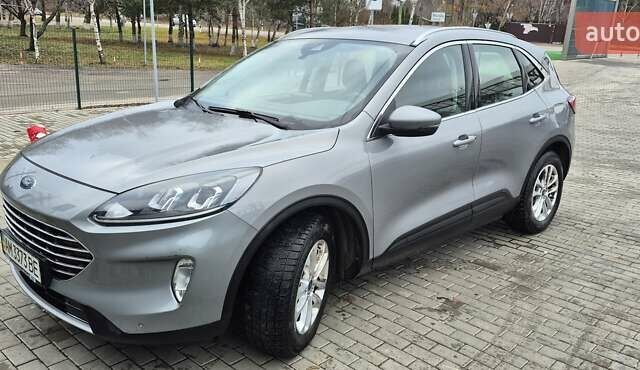 Серый Форд Куга, объемом двигателя 1.5 л и пробегом 128 тыс. км за 19000 $, фото 1 на Automoto.ua