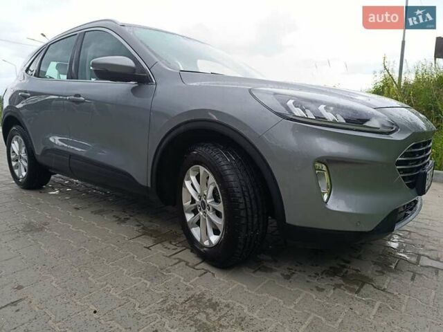 Серый Форд Куга, объемом двигателя 1.5 л и пробегом 54 тыс. км за 22500 $, фото 1 на Automoto.ua