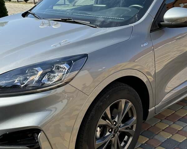 Серый Форд Куга, объемом двигателя 1.5 л и пробегом 52 тыс. км за 26900 $, фото 1 на Automoto.ua