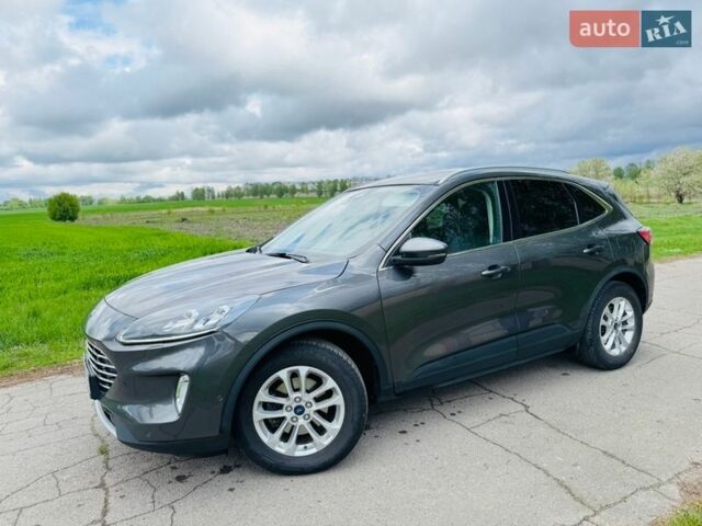 Сірий Форд Куга, об'ємом двигуна 1.5 л та пробігом 40 тис. км за 22500 $, фото 1 на Automoto.ua