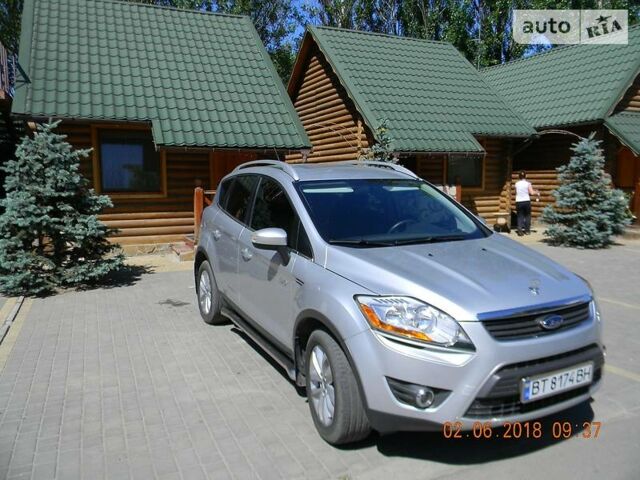 Сірий Форд Куга, об'ємом двигуна 2 л та пробігом 75 тис. км за 13900 $, фото 1 на Automoto.ua