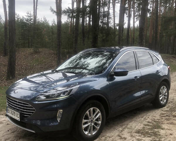 Синій Форд Куга, об'ємом двигуна 2 л та пробігом 15 тис. км за 28800 $, фото 1 на Automoto.ua