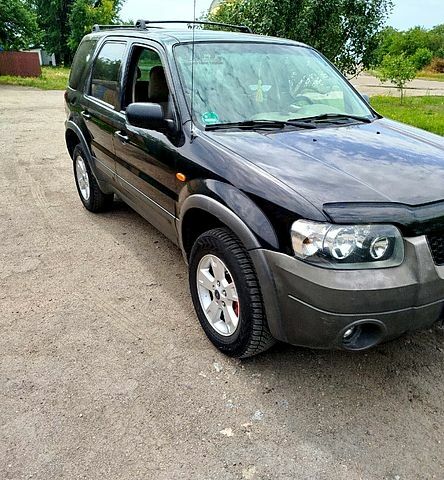 Черный Форд Маверик, объемом двигателя 2.4 л и пробегом 0 тыс. км за 5700 $, фото 1 на Automoto.ua