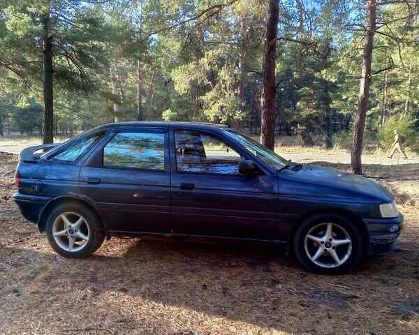 Серый Форд Меркури, объемом двигателя 1.6 л и пробегом 400 тыс. км за 1500 $, фото 1 на Automoto.ua