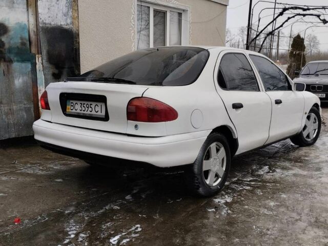 Белый Форд Мондео, объемом двигателя 1 л и пробегом 253 тыс. км за 1350 $, фото 1 на Automoto.ua