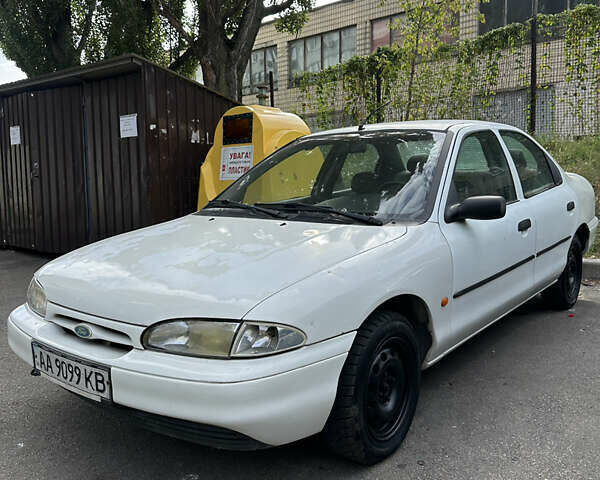 Белый Форд Мондео, объемом двигателя 1.8 л и пробегом 180 тыс. км за 2200 $, фото 1 на Automoto.ua