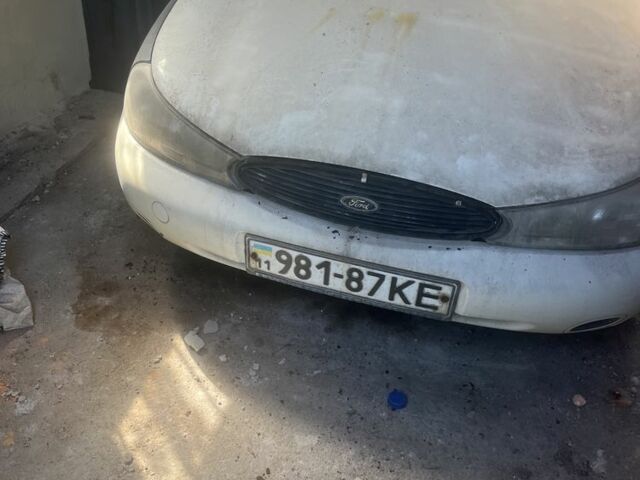 Белый Форд Мондео, объемом двигателя 1.6 л и пробегом 100 тыс. км за 249 $, фото 1 на Automoto.ua