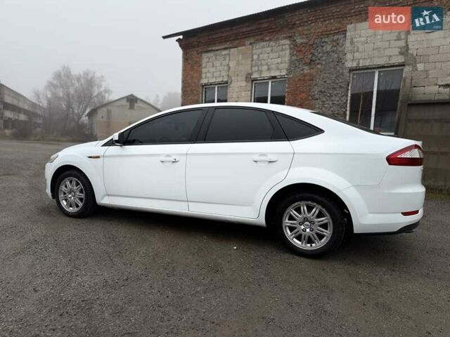 Белый Форд Мондео, объемом двигателя 1.8 л и пробегом 385 тыс. км за 5600 $, фото 1 на Automoto.ua