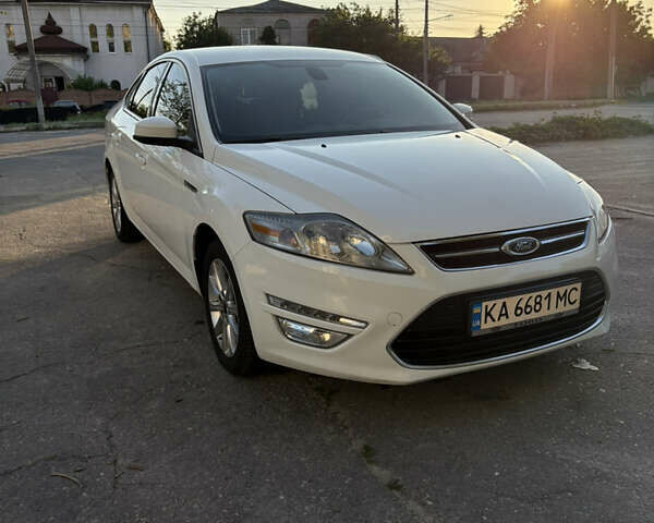 Белый Форд Мондео, объемом двигателя 2 л и пробегом 248 тыс. км за 7700 $, фото 1 на Automoto.ua