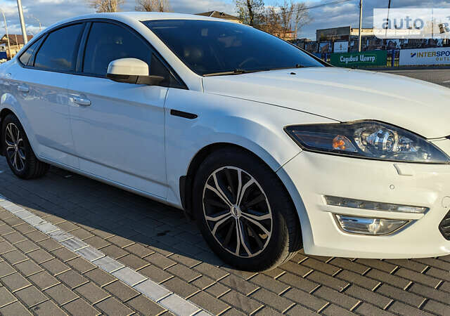 Білий Форд Мондео, об'ємом двигуна 2 л та пробігом 227 тис. км за 8400 $, фото 1 на Automoto.ua