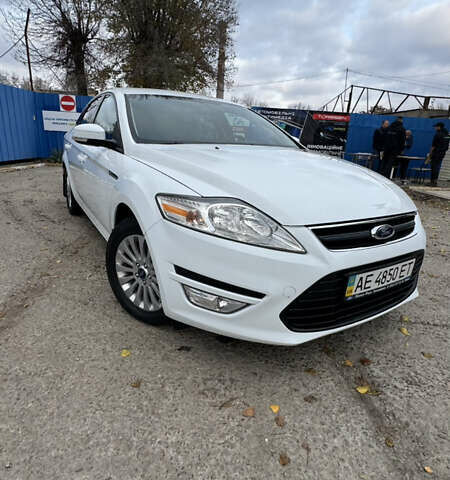 Белый Форд Мондео, объемом двигателя 2 л и пробегом 141 тыс. км за 10000 $, фото 1 на Automoto.ua