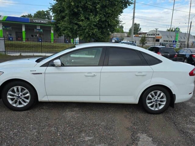 Белый Форд Мондео, объемом двигателя 2 л и пробегом 248 тыс. км за 7000 $, фото 1 на Automoto.ua