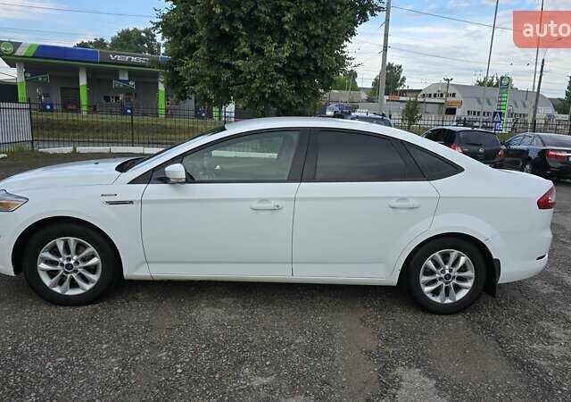 Белый Форд Мондео, объемом двигателя 2 л и пробегом 248 тыс. км за 8000 $, фото 1 на Automoto.ua