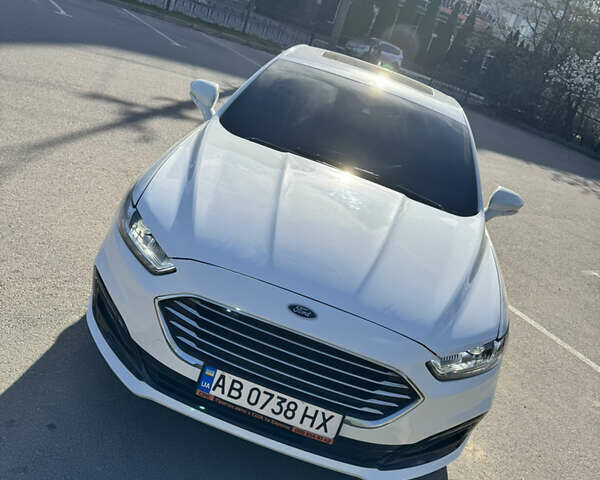 Белый Форд Мондео, объемом двигателя 2 л и пробегом 78 тыс. км за 16999 $, фото 1 на Automoto.ua