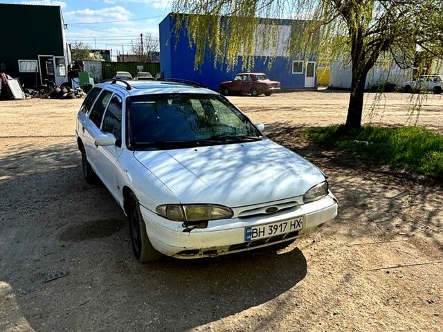 Белый Форд Мондео, объемом двигателя 1.8 л и пробегом 156 тыс. км за 1000 $, фото 1 на Automoto.ua