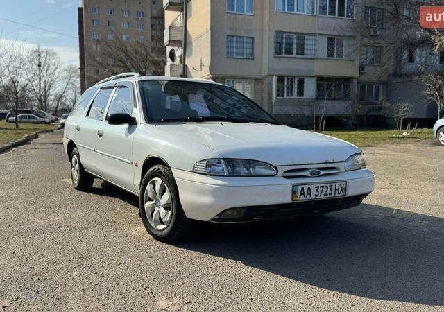 Белый Форд Мондео, объемом двигателя 1.8 л и пробегом 501 тыс. км за 1300 $, фото 1 на Automoto.ua