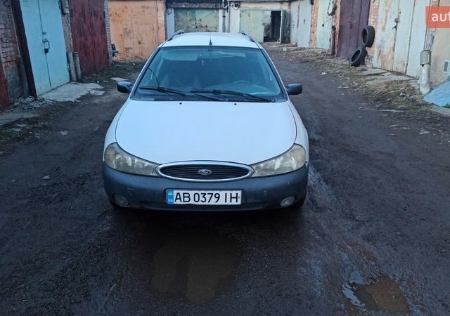 Белый Форд Мондео, объемом двигателя 1.8 л и пробегом 400 тыс. км за 1350 $, фото 1 на Automoto.ua