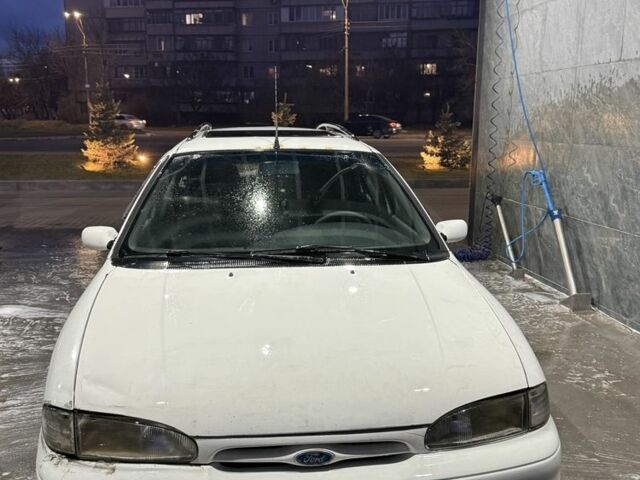 Белый Форд Мондео, объемом двигателя 1.6 л и пробегом 289 тыс. км за 1700 $, фото 1 на Automoto.ua