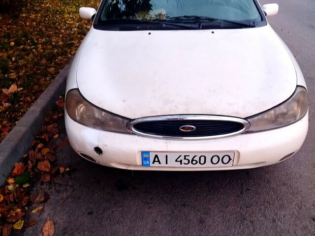 Белый Форд Мондео, объемом двигателя 2.5 л и пробегом 200 тыс. км за 2100 $, фото 1 на Automoto.ua