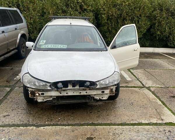 Белый Форд Мондео, объемом двигателя 2 л и пробегом 397 тыс. км за 1000 $, фото 1 на Automoto.ua