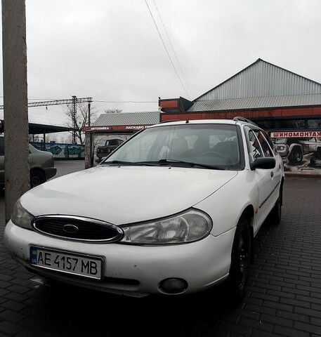 Белый Форд Мондео, объемом двигателя 1.8 л и пробегом 575 тыс. км за 2800 $, фото 1 на Automoto.ua