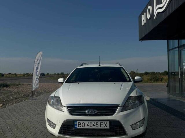 Белый Форд Мондео, объемом двигателя 2 л и пробегом 242 тыс. км за 3000 $, фото 1 на Automoto.ua
