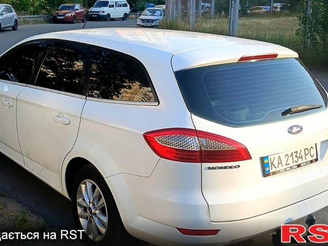 Белый Форд Мондео, объемом двигателя 2 л и пробегом 335 тыс. км за 5850 $, фото 1 на Automoto.ua