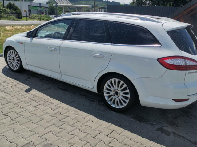 Білий Форд Мондео, об'ємом двигуна 2 л та пробігом 412 тис. км за 7800 $, фото 1 на Automoto.ua