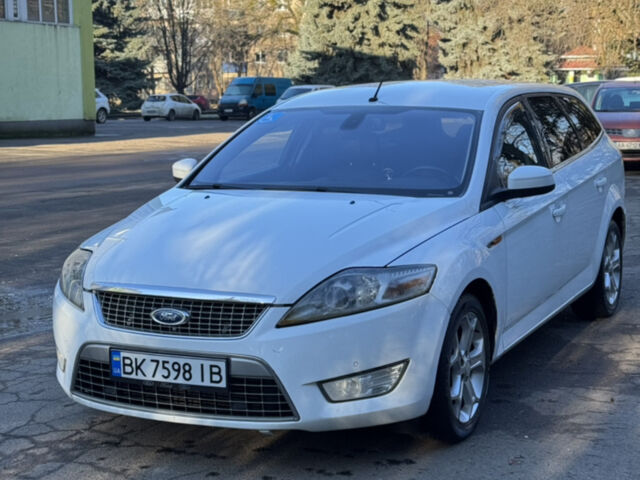 Белый Форд Мондео, объемом двигателя 2 л и пробегом 249 тыс. км за 5800 $, фото 1 на Automoto.ua