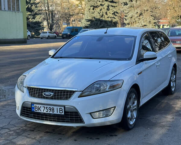 Белый Форд Мондео, объемом двигателя 2 л и пробегом 249 тыс. км за 6600 $, фото 1 на Automoto.ua