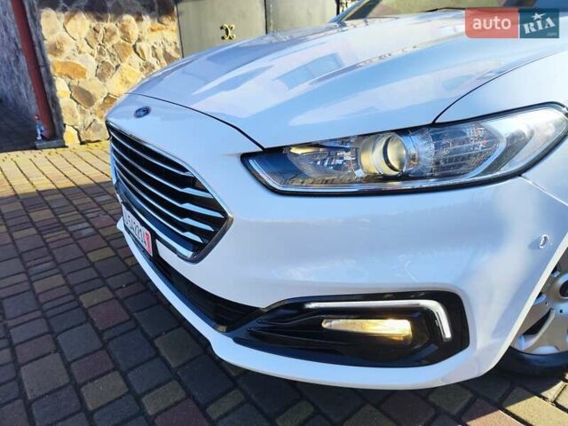Білий Форд Мондео, об'ємом двигуна 2 л та пробігом 200 тис. км за 14999 $, фото 1 на Automoto.ua
