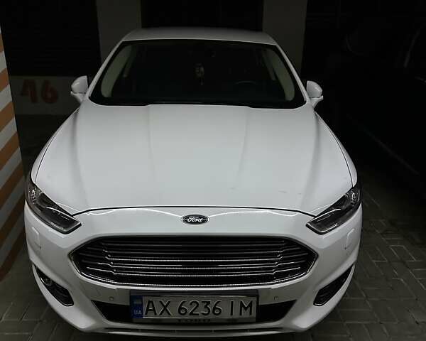 Белый Форд Мондео, объемом двигателя 2 л и пробегом 178 тыс. км за 10000 $, фото 1 на Automoto.ua