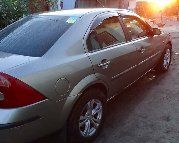 Бежевый Форд Мондео, объемом двигателя 1.8 л и пробегом 263 тыс. км за 3600 $, фото 1 на Automoto.ua