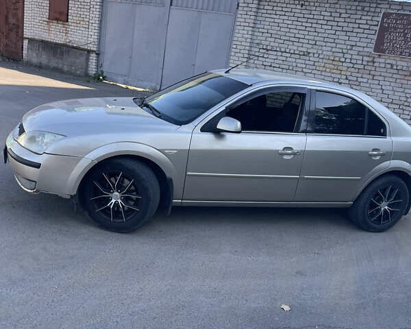 Бежевый Форд Мондео, объемом двигателя 2 л и пробегом 300 тыс. км за 4000 $, фото 1 на Automoto.ua