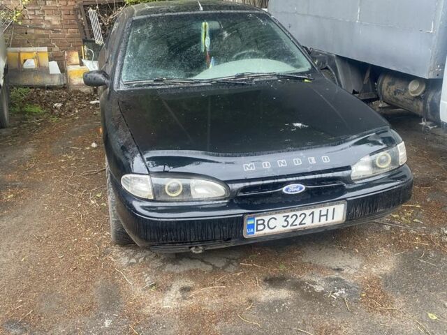 Черный Форд Мондео, объемом двигателя 1.8 л и пробегом 400 тыс. км за 900 $, фото 1 на Automoto.ua