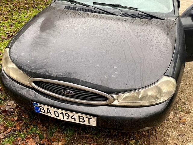 Чорний Форд Мондео, об'ємом двигуна 2 л та пробігом 331 тис. км за 2550 $, фото 1 на Automoto.ua