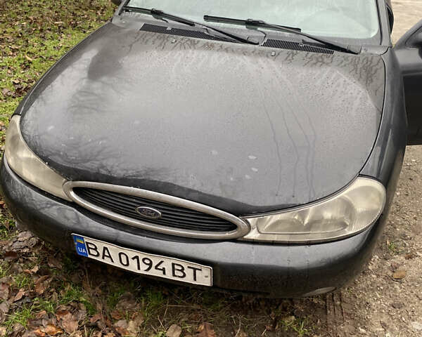 Чорний Форд Мондео, об'ємом двигуна 2 л та пробігом 330 тис. км за 2550 $, фото 1 на Automoto.ua
