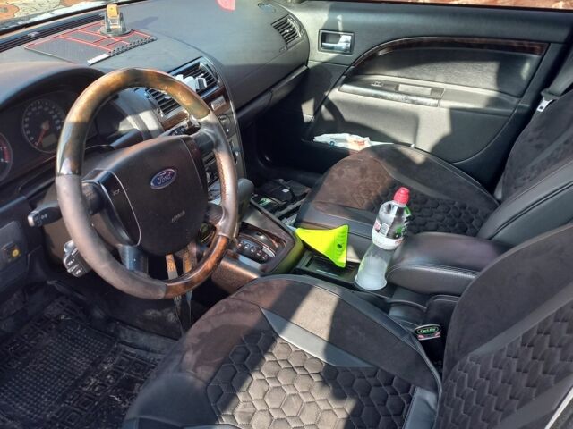 Чорний Форд Мондео, об'ємом двигуна 2 л та пробігом 288 тис. км за 3844 $, фото 1 на Automoto.ua