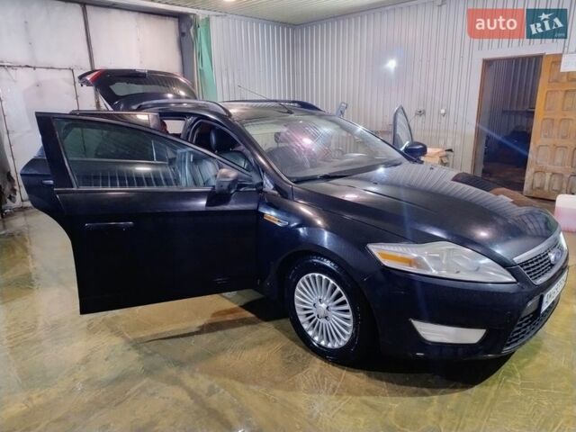 Черный Форд Мондео, объемом двигателя 1.75 л и пробегом 300 тыс. км за 5000 $, фото 1 на Automoto.ua