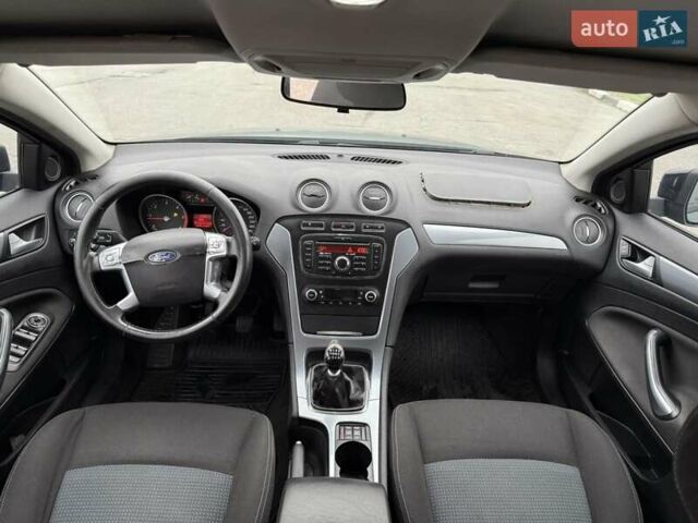 Черный Форд Мондео, объемом двигателя 2 л и пробегом 315 тыс. км за 4300 $, фото 1 на Automoto.ua