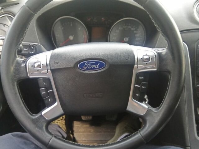 Черный Форд Мондео, объемом двигателя 1.6 л и пробегом 250 тыс. км за 9000 $, фото 1 на Automoto.ua