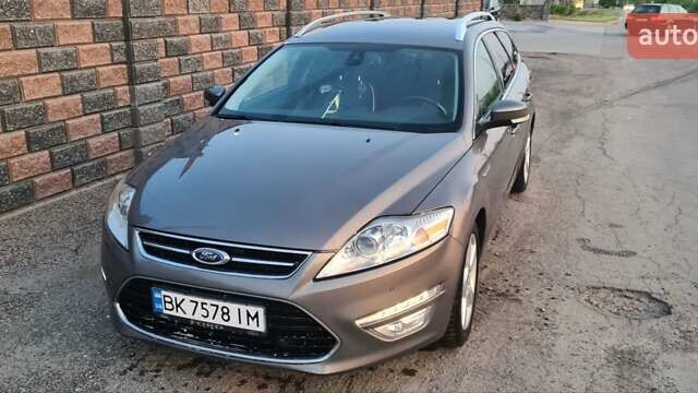 Коричневий Форд Мондео, об'ємом двигуна 1.6 л та пробігом 250 тис. км за 9000 $, фото 1 на Automoto.ua