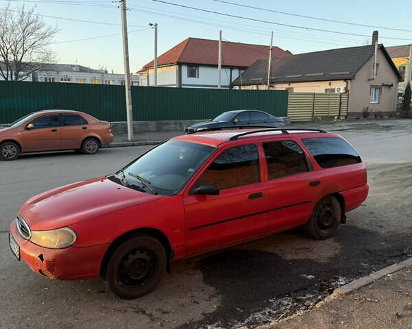 Красный Форд Мондео, объемом двигателя 1.8 л и пробегом 330 тыс. км за 1700 $, фото 1 на Automoto.ua