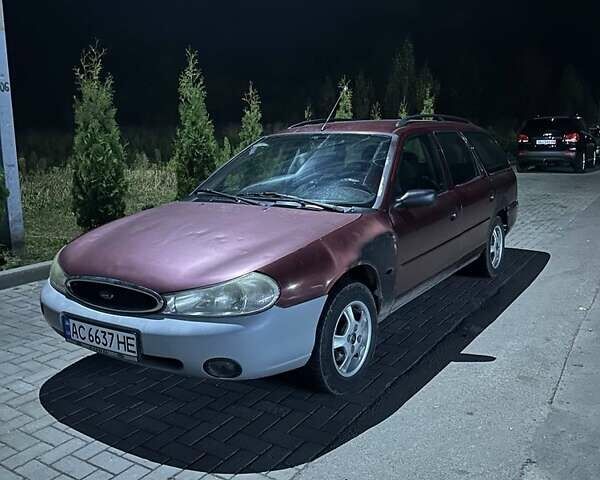 Червоний Форд Мондео, об'ємом двигуна 1.8 л та пробігом 370 тис. км за 2200 $, фото 1 на Automoto.ua