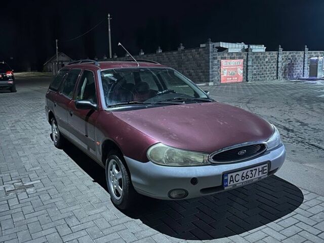 Красный Форд Мондео, объемом двигателя 1.8 л и пробегом 370 тыс. км за 2200 $, фото 1 на Automoto.ua