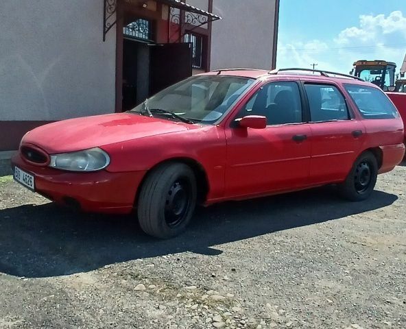 Красный Форд Мондео, объемом двигателя 0 л и пробегом 290 тыс. км за 800 $, фото 1 на Automoto.ua