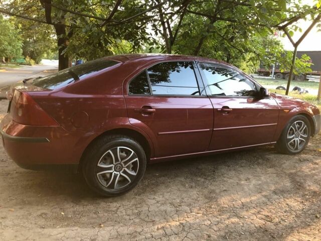 Красный Форд Мондео, объемом двигателя 2 л и пробегом 260 тыс. км за 2500 $, фото 1 на Automoto.ua