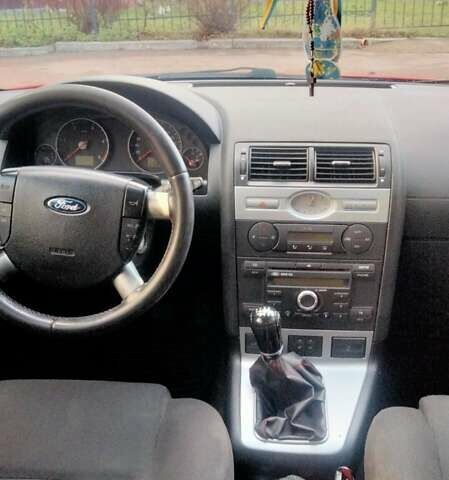 Червоний Форд Мондео, об'ємом двигуна 2 л та пробігом 314 тис. км за 4000 $, фото 1 на Automoto.ua