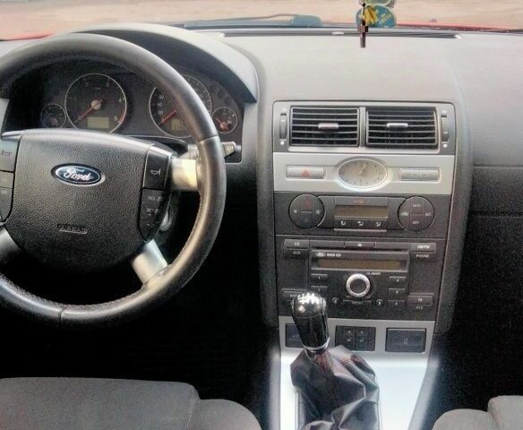 Красный Форд Мондео, объемом двигателя 2 л и пробегом 314 тыс. км за 3972 $, фото 1 на Automoto.ua